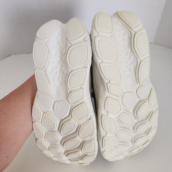 New Balance men's 9  medium women's 10.5 wide Fresh Foam X More V4 Running Shoe - Picture 8 of 8